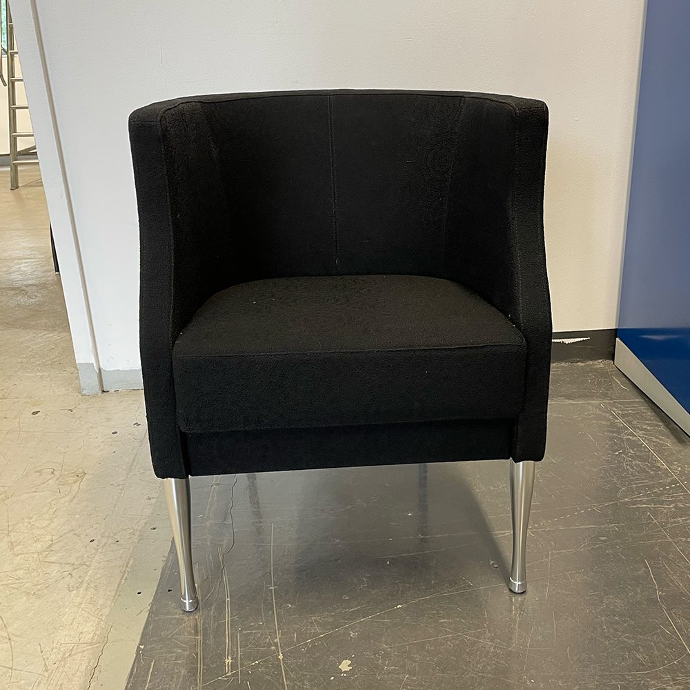 Begagnad fåtölj, Arriba 351, svart