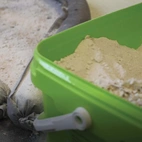 Gyp-Sorb absorberande saneringsmedel av återvunna gipsskivor