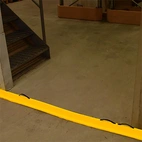 Spillbarriär flexibel höjd 7 cm med två bärhandtag längd 3 m