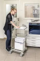 Minivagn med en hylla och korg
