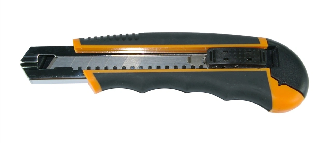 BRYTBLADSKNIV 18mm, 6 KLINGOR, a 8 BRYTBLAD